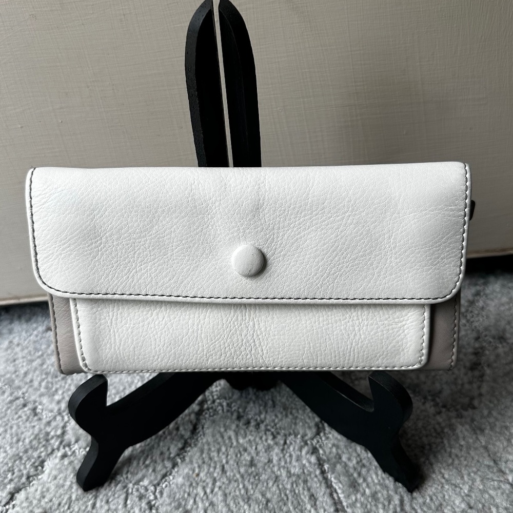 Nice Fossil Bifold Wallet for Women's